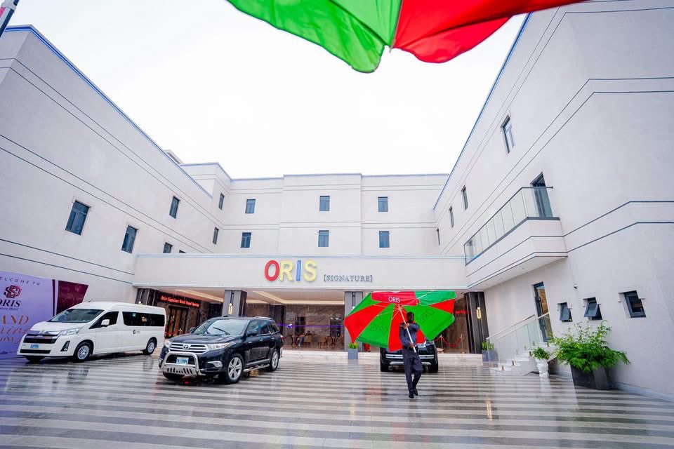 icutechi1's tweet photo. Newly Oris Hotel Aba has a room of #1.7m naira per night in a state with highest unemployment rate๐ค
Congratulations to the ballers
Abeg which Asa go carry me make we go lodge there, I like enjoyment. ๐
Whoโs available on Sunday make we enter Aba?
#AbiaState https://t.co/FGDbxufbaD