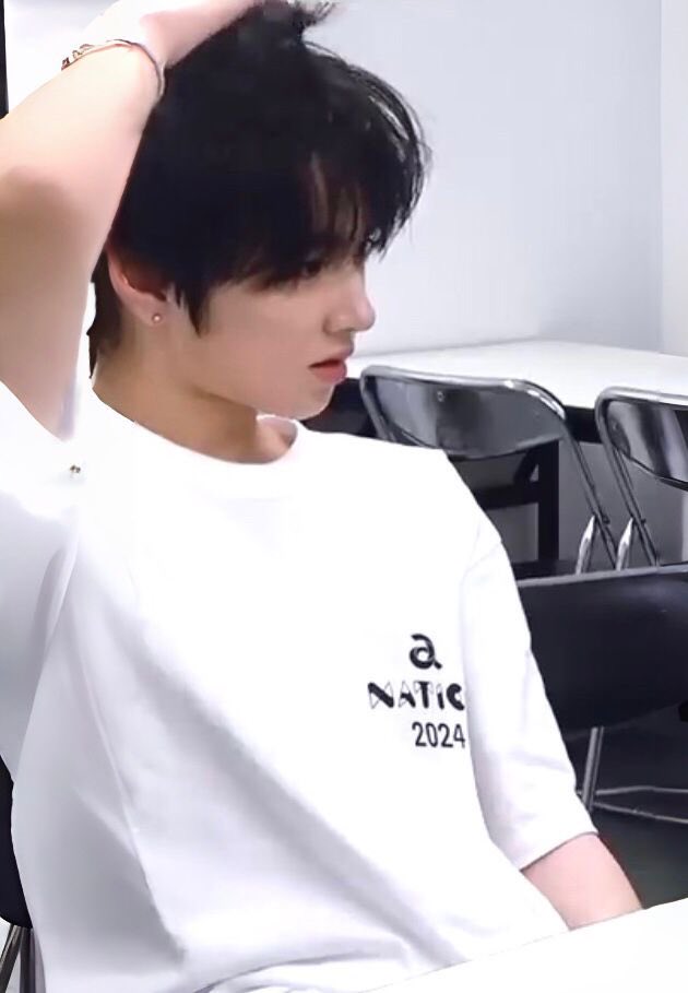 bangbang_2_'s tweet photo. 하필 또 그때 유사가 딸기맛 사탕 먹고 있어서 일부러 사코 유사한테 사탕 줘놓고 모르는척 입술 몇 번 핥아볼거 같음....
(유사: 사탕 먹고 싶으면 말을 해.)

#쿵사연애 https://t.co/hbjdKdPCzr