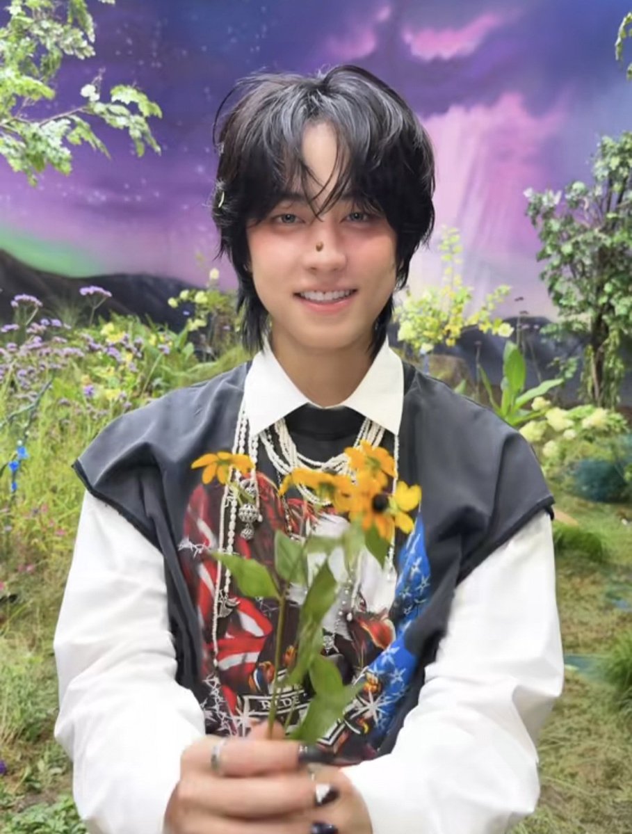 tksunduboo's tweet photo. Taki and flowers T____T♡ https://t.co/6E5fXhLkYk