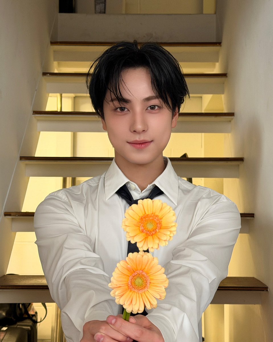 tksunduboo's tweet photo. Taki and flowers T____T♡ https://t.co/6E5fXhLkYk