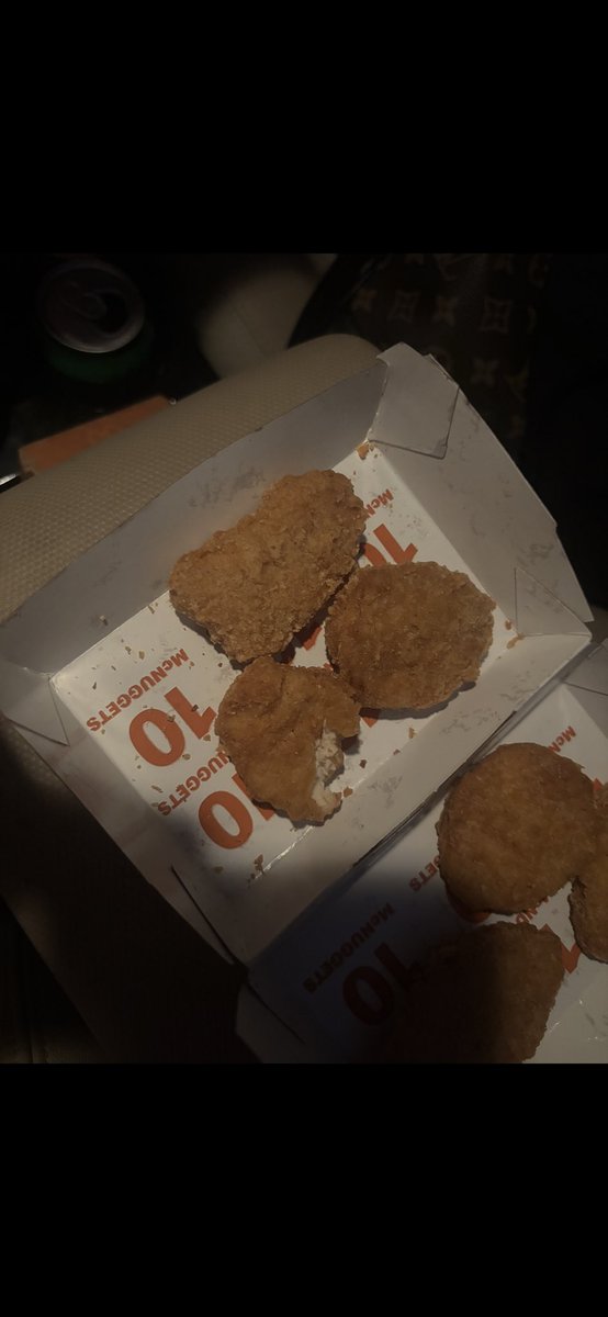 ItsFhns's tweet photo. Weekly recap of ?. Ft an annoyed doggo 🐶 & McDonald’s at it again 😒
#recap #dog #mcdonalds #chickennugget #weekly https://t.co/38cJlrGdNP