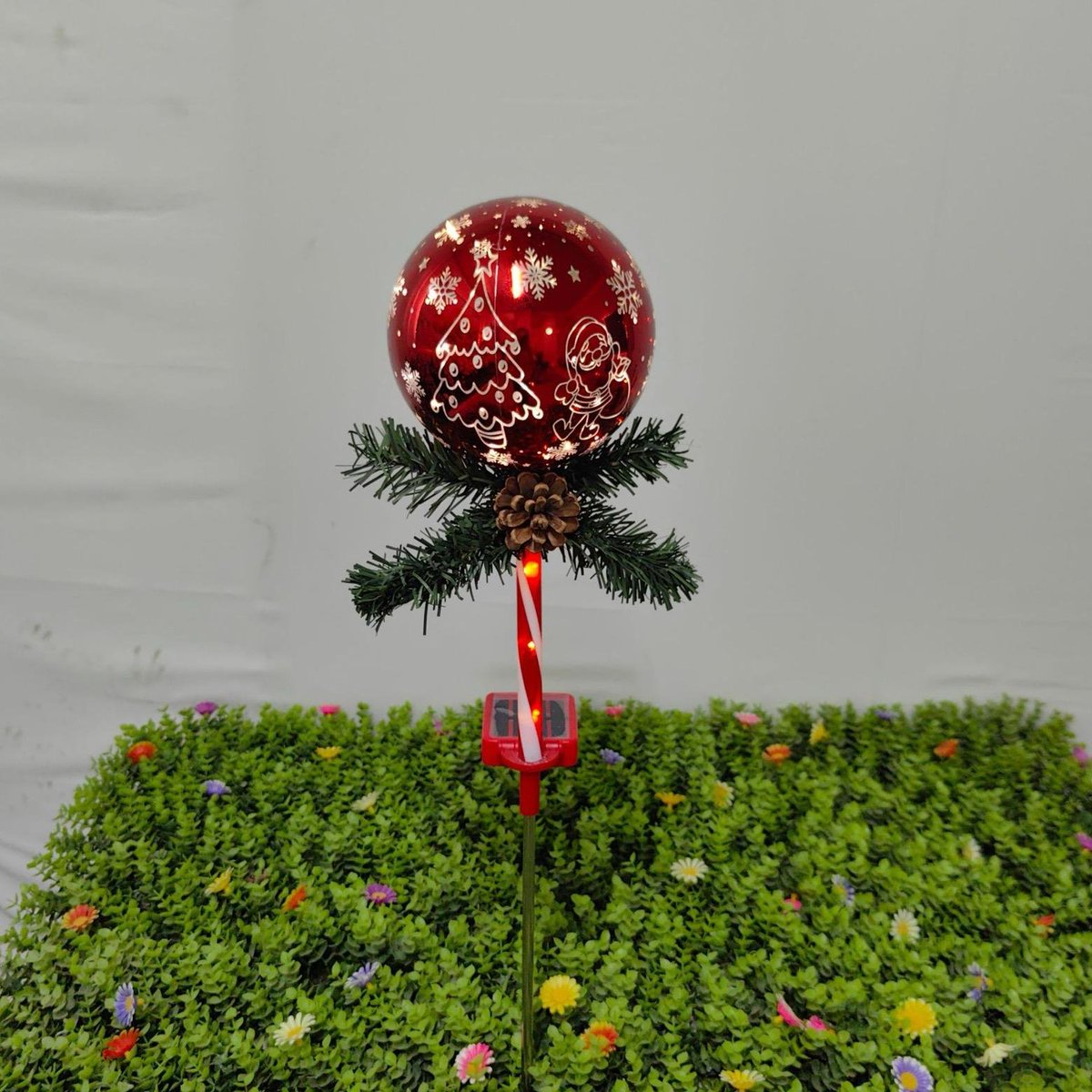 Verafanfme's tweet photo. https://t.co/UDCDA7UdY7 Solar Led Light 3D Christmas Ball X'mas Tree Snowman Santa Claus Stake Light for Garden Pathway Landscape Holiday Party Lawn https://t.co/27d8RhxJAc