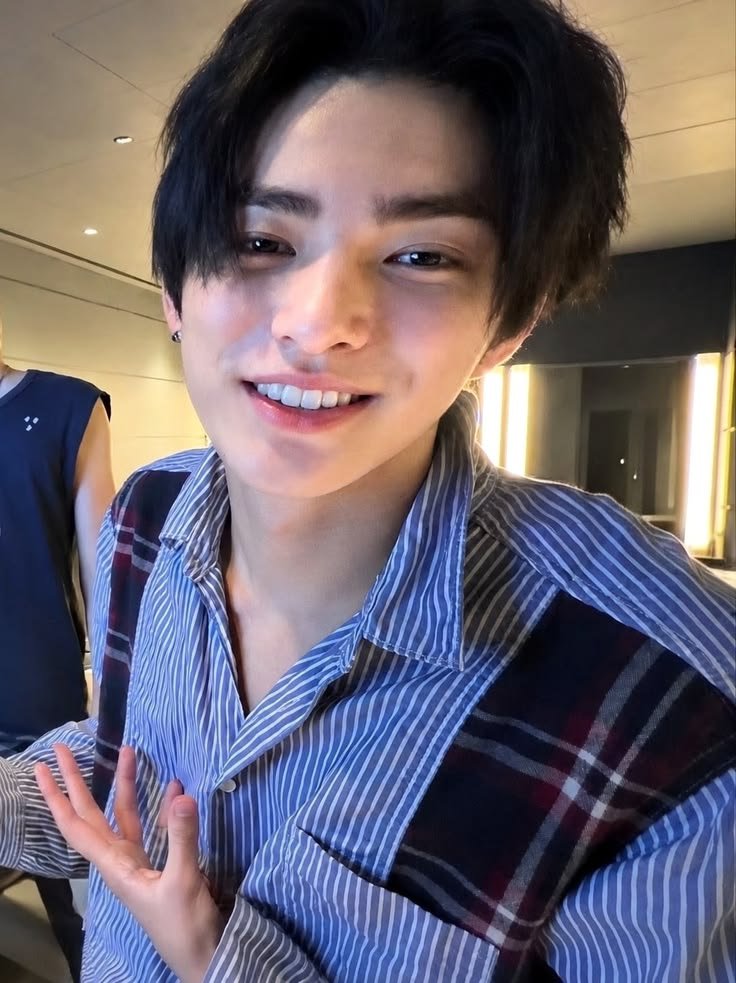 keonimpact's tweet photo. Keonho in this striped shirt >>> https://t.co/KWOQsP9Qwm
