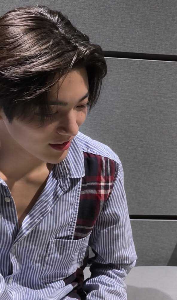 keonimpact's tweet photo. Keonho in this striped shirt >>> https://t.co/KWOQsP9Qwm