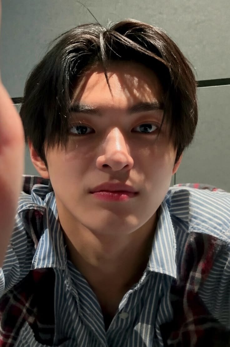 keonimpact's tweet photo. Keonho in this striped shirt >>> https://t.co/KWOQsP9Qwm