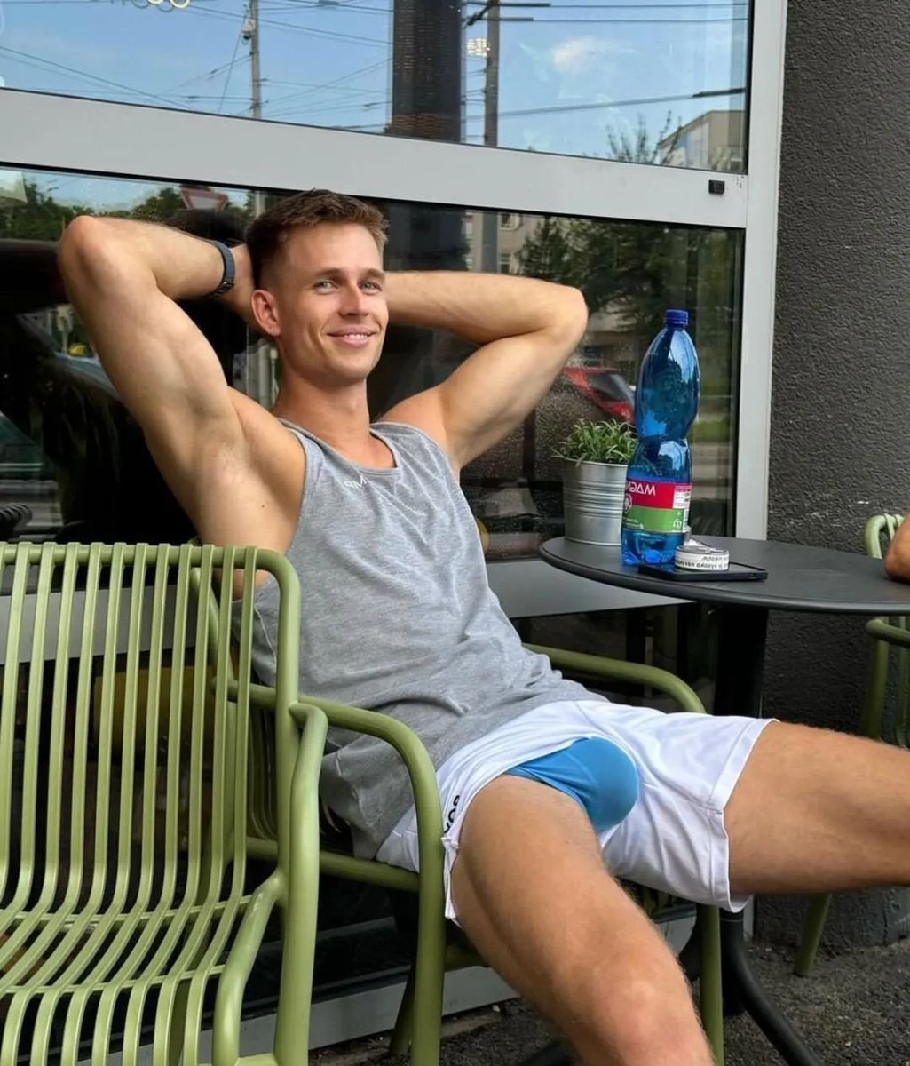MichaelTanie1's tweet photo. Chilling in the Sun https://t.co/yxdYdONagp