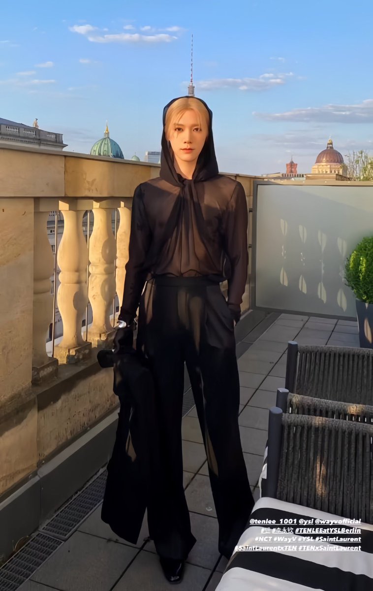 Fridaynight1001's tweet photo. ลุคแม่ม่ายหย่าสามี
ลุคสามีไม่ไปศาลเพราะไม่อยากหย่า

#TENtoParisFashionWeek
#SaintLaurent #TEN https://t.co/WigX0twJCh