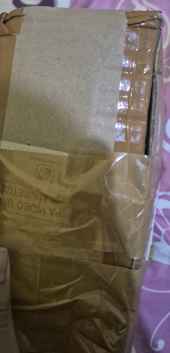 smstanmy's tweet photo. Photocard fansign 3 set punya anak go hilang semuaa 😭😭😭, ngga terima banget gw. Spx banyak malinggnya, masa kardus dibongkar terus di repack isinya diambil

@ShopeeID @ShopeeXpress https://t.co/kEgX0ESpHq
