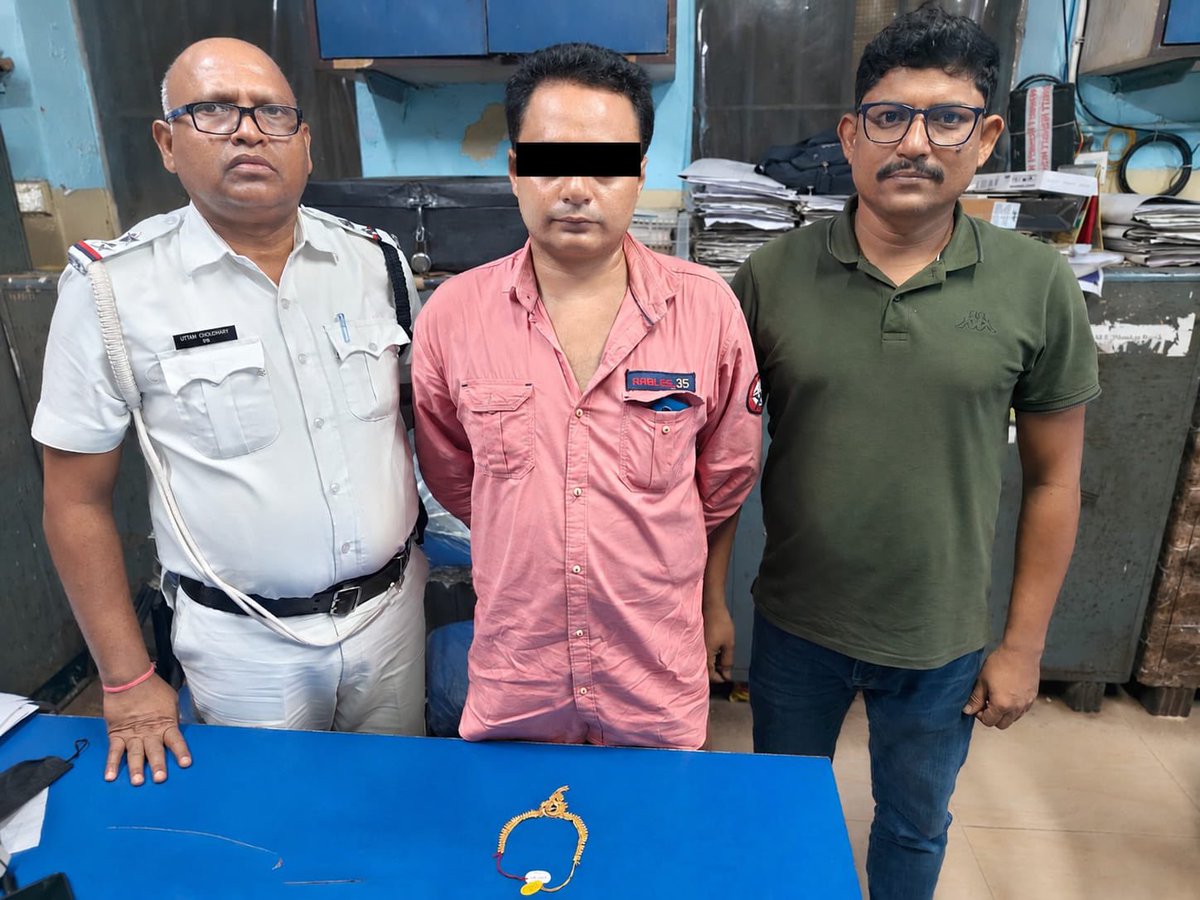 KolkataPolice's tweet photo. ₹2 Lakh Gold Necklace Theft Case Solved

On 19.09.2026, a 13-gram gold necklace worth approximately ₹2 lakh was stolen from a jewellery shop on B.B. Ganguly Street. Posing as a prospective customer, the accused fled with the necklace.

With the shop and adjoining CCTV cameras non-functional, investigators of Muchipara PS meticulously analysed available traffic CCTV footage, followed by field verification and source-based intelligence.

The sustained investigation led to the identification and arrest of Shahrukh Feroz Khan from Garden Reach in the late hours of 27.09.2026. The stolen necklace was recovered intact from his rented accommodation.

A focused investigation. A coordinated effort. Stolen property recovered. Case solved.