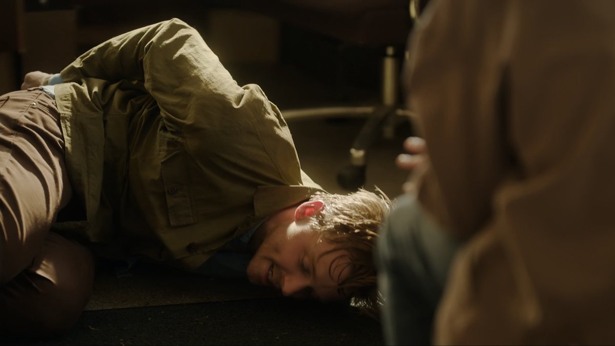 ginazle's tweet photo. they used to torture him like this now they just put him through a meat grinder every season https://t.co/wLgkIYtshb