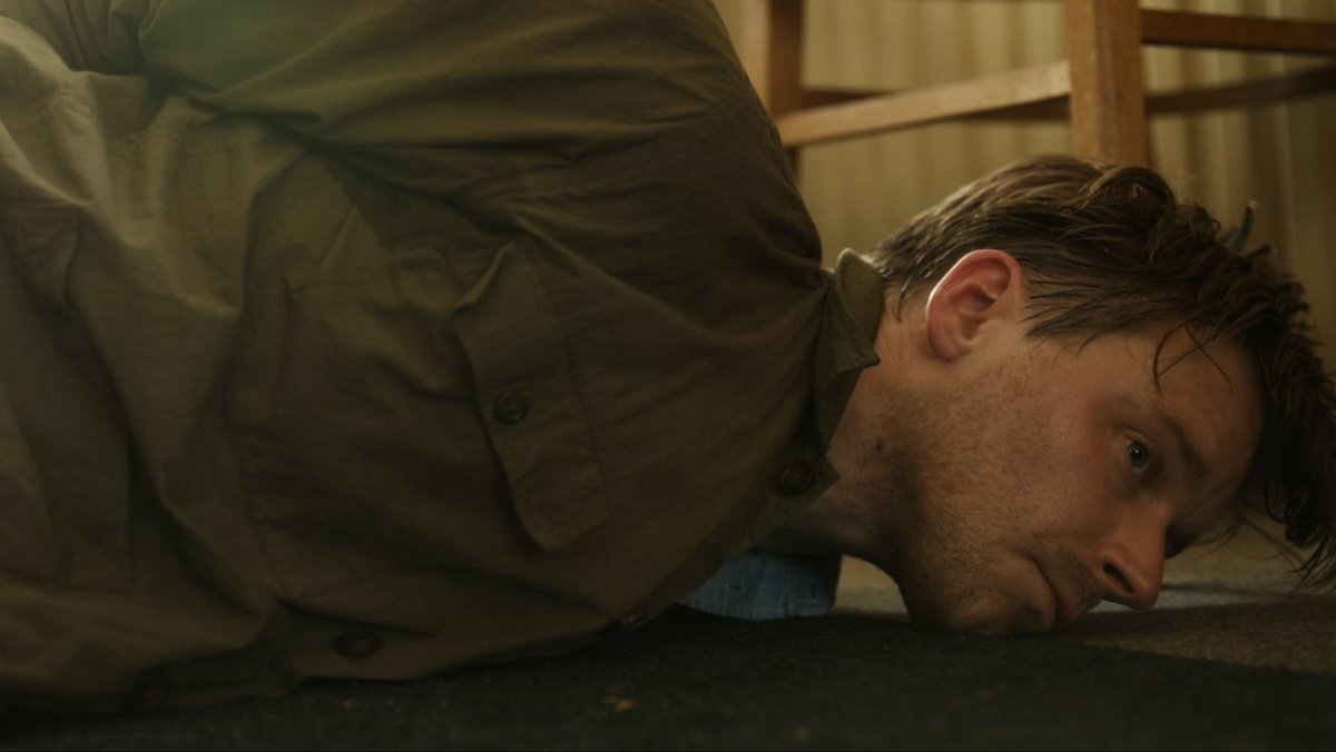 ginazle's tweet photo. they used to torture him like this now they just put him through a meat grinder every season https://t.co/wLgkIYtshb