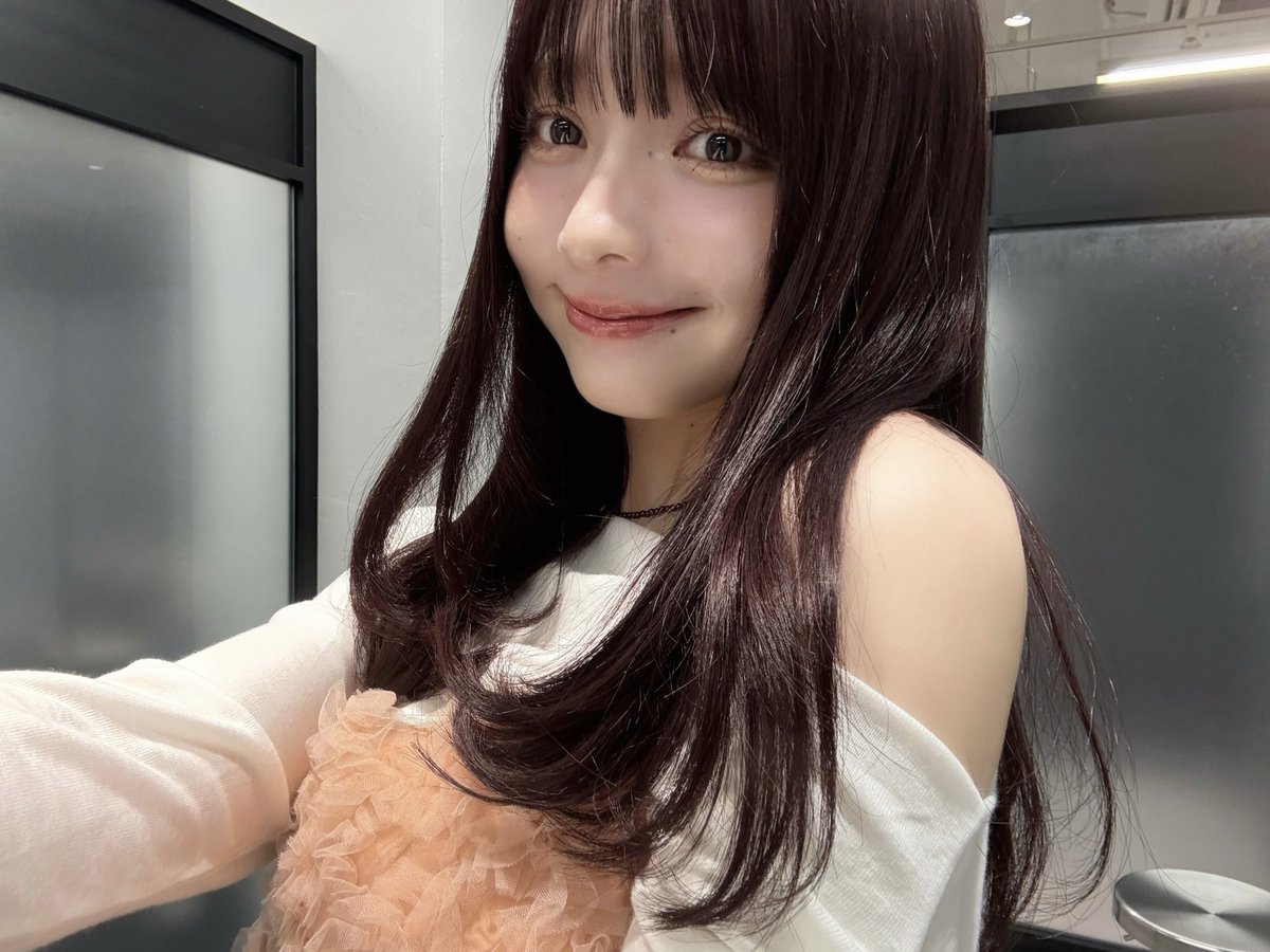 coco_akaneC's tweet photo. 暗い髪 お好みですか🐈‍⬛ https://t.co/Z0q6AfBzAQ