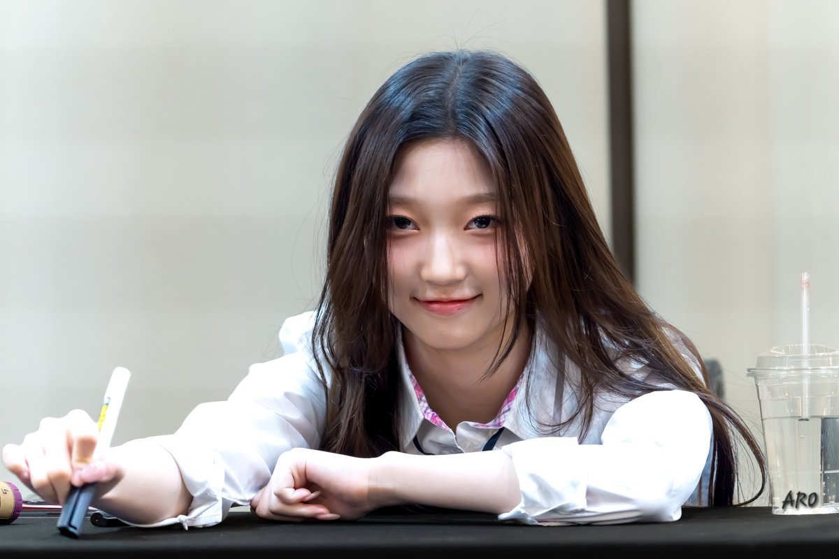 ONDA_EJ's tweet photo. 260920 유스피어 팬싸인회 로아

#USPEER #ROA #유스피어 #로아 https://t.co/Z4plUdPd84