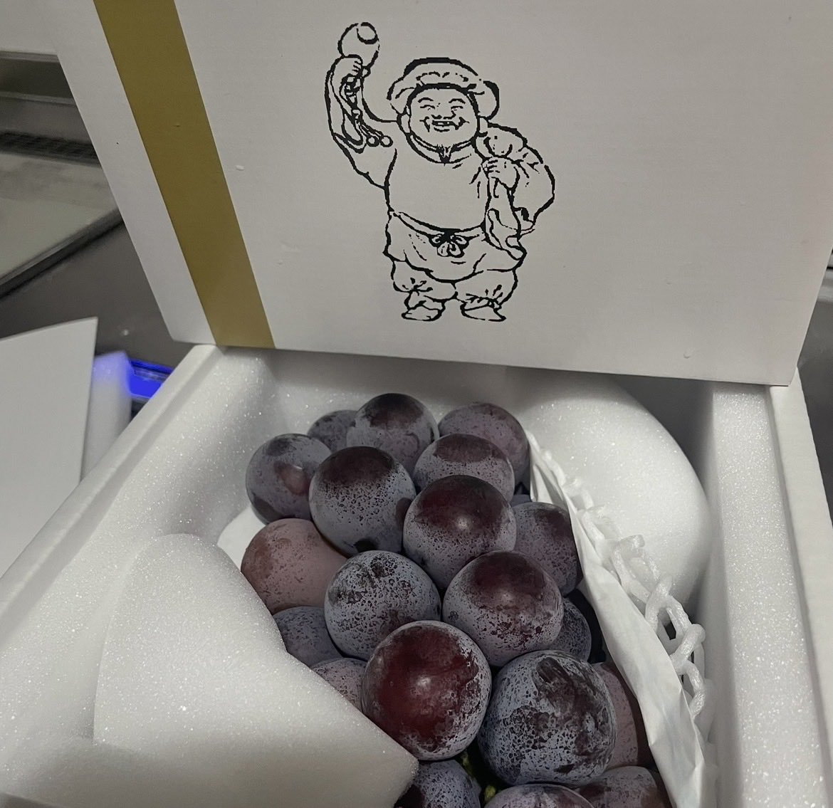 kietatan's tweet photo. 大黒天物産 (2791)の大粒ピオーネ！
甘くてめっちゃ美味しいぃ🍇
864gは結構大きめ？？

みんな何gなんだろう🤔
#優待　#株主優待 https://t.co/PWKT2Q8UmG