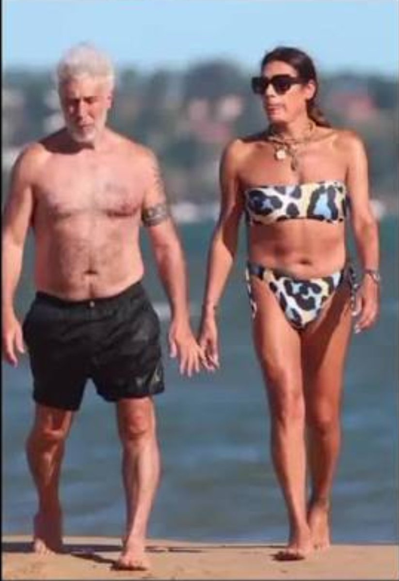 iasg2710's tweet photo. En la Foto Pablo Goycochea y Roberto Trinidad alias "Flor de la V", caminando juntos. La escena no requiere mayor explicación ni el respaldo de una Ley para interpretarse: una imagen vale más que mil palabras. Y si alguna duda quedara, más claro imposible: échale agua. https://t.co/C1Wjuf8tz4