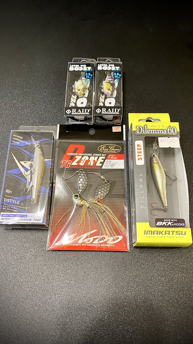 FHS_Owner's tweet photo. Raid JapanのブーストがRe:ニューアル‼︎
Level Vib Boost heat2 
レベルバイブ ブースト ヒート2‼️
とりあえずお試しで3.5gを購入
あとディスタイル インタレストミノー70SF
エバーグリーン DゾーンFRY
イマカツ ジレンマ60スティープ着弾‼️
#レイドジャパン #DStyle #バス釣り https://t.co/sbXmXtACf1