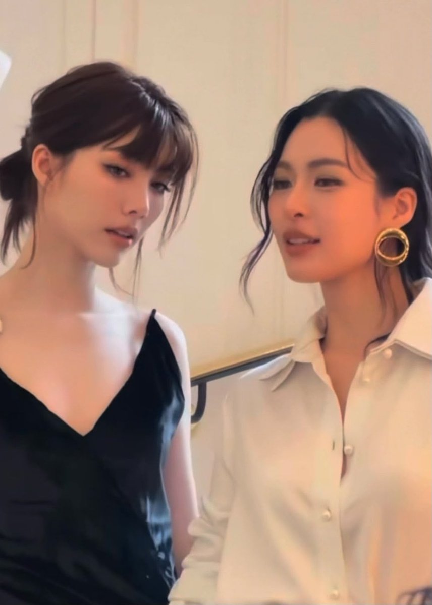 TheePopCore's tweet photo. LingOrm looks absolutely beautiful for Dior ahead of the show. https://t.co/qicQXOW3oD