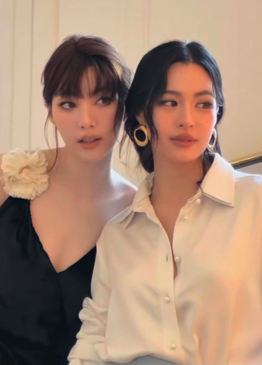 TheePopCore's tweet photo. LingOrm looks absolutely beautiful for Dior ahead of the show. https://t.co/qicQXOW3oD