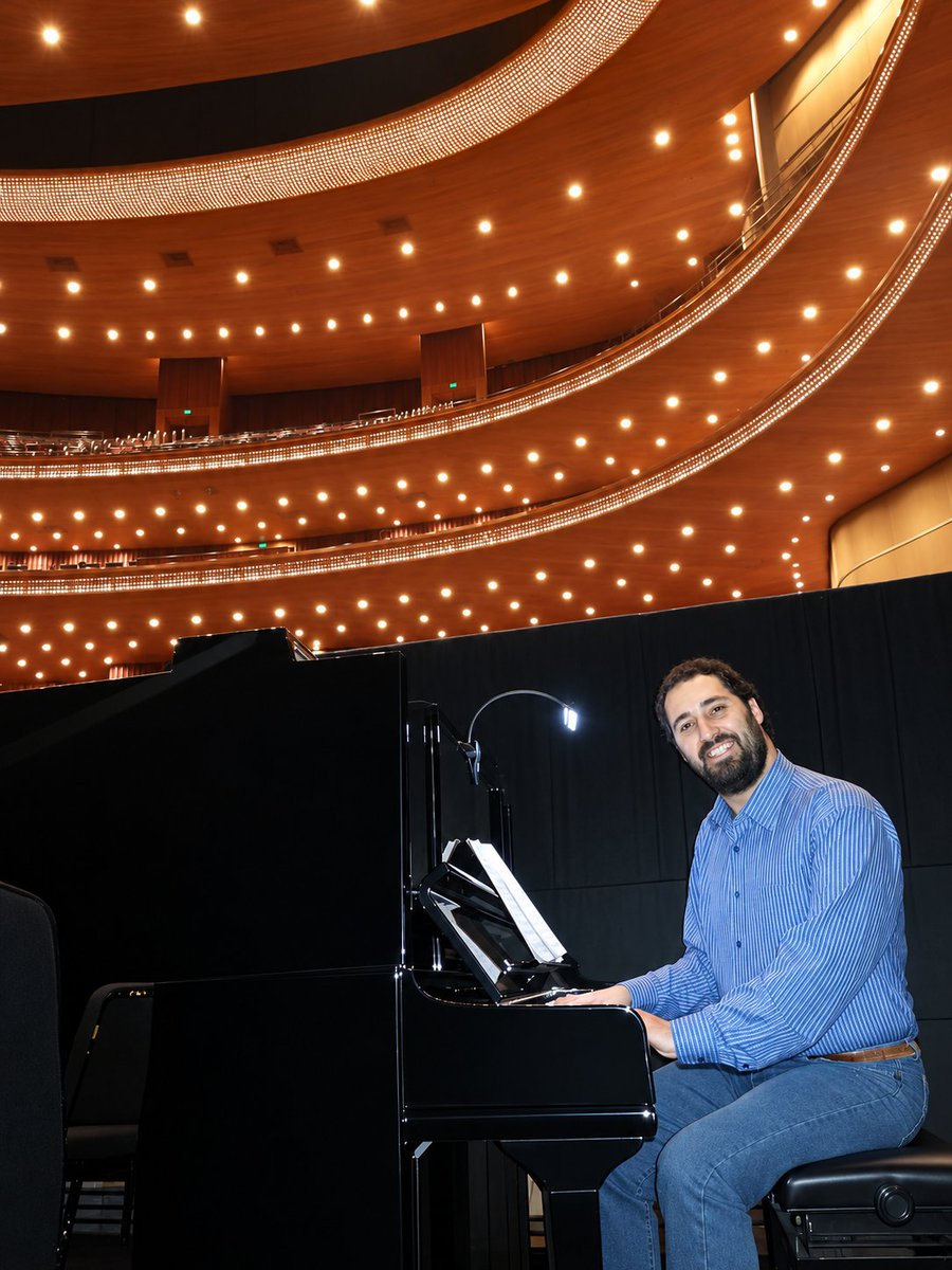 BarraliRoberto's tweet photo. #robertobarrali #barraliroberto #maestrorobertobarrali #pianistarobertobarrali #pianist #vocalcoach #repetiteur #korrepetitor #opera #concerthall #operahouse #event #concert #music #artist #conductor #dirigent #direttoredorchestra #idogiveneziani #ensamble #art #musician #Kunst https://t.co/meXIlZaS3g