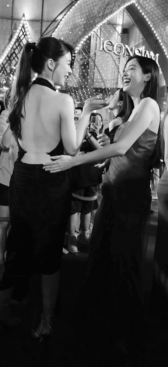 Rock_c2l's tweet photo. 🤏🏻

GALA PREMIERE WITH OOMBAM
#ธี่หยดสมิงเขาขวางxOomBam
#OomBam #อุ้มแบม https://t.co/z1OOilgt75