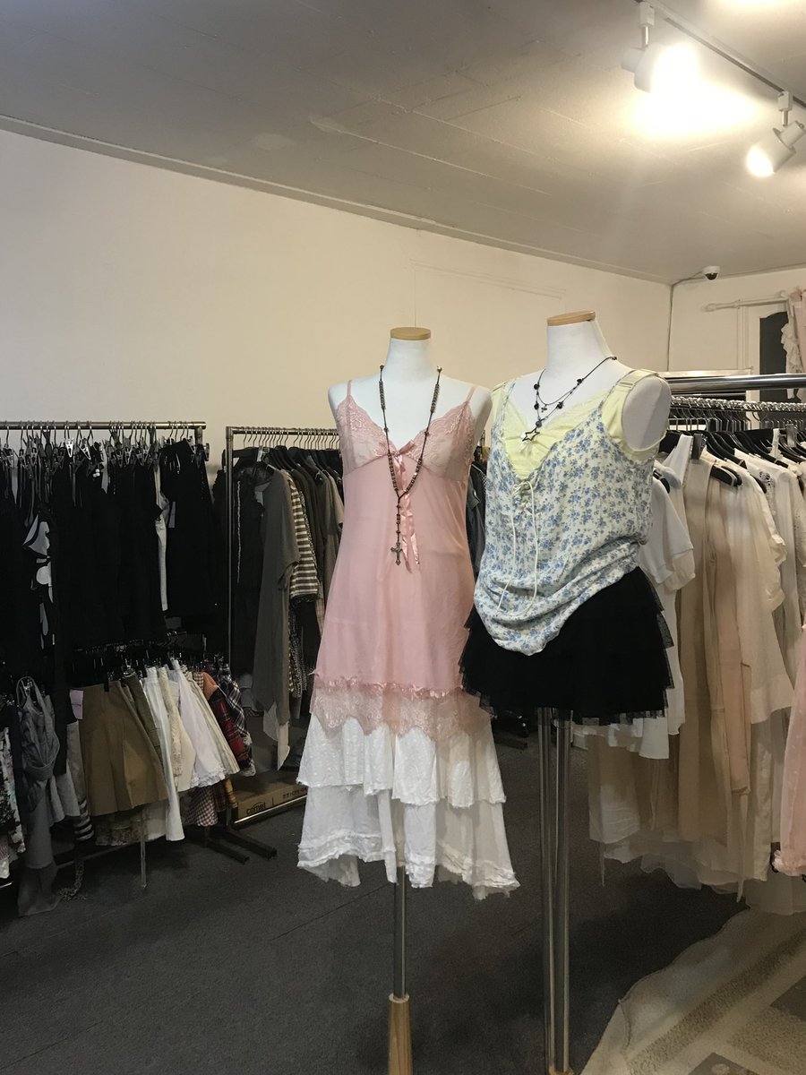 s2outh's tweet photo. 부산 전포 1박 2일 코스 제대로 낋여왓슨 🛒🛍️

빈티지샵 • 소품샵은 ㄹㅇ 여기 있는 곳만 가도 충분함
https://t.co/OlcdSfLEus https://t.co/czRKGlGXAn