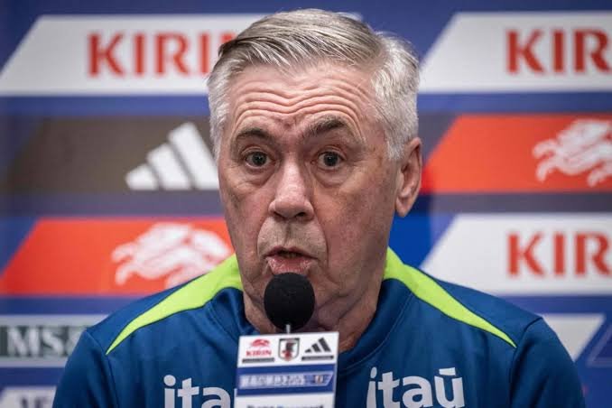 FullTimeX_'s tweet photo. 🚨 Good news for Barcelona fans as Carlo Ancelotti confirms that Raphinha is OK:

🗣️ Reporter: "What is the current state of Raphinha as he left the game earlier than expected?"

🗣️ Ancelotti: "Raphinha wasn't injured, he was just feeling a little discomfort and I had to remove him so that he can rest, once the medical report comes in, we will decide on if we will send him back to Barcelona or we'll keep him and see what we can do"

"I had to ask him if he was injured but his response was "I am ok"
