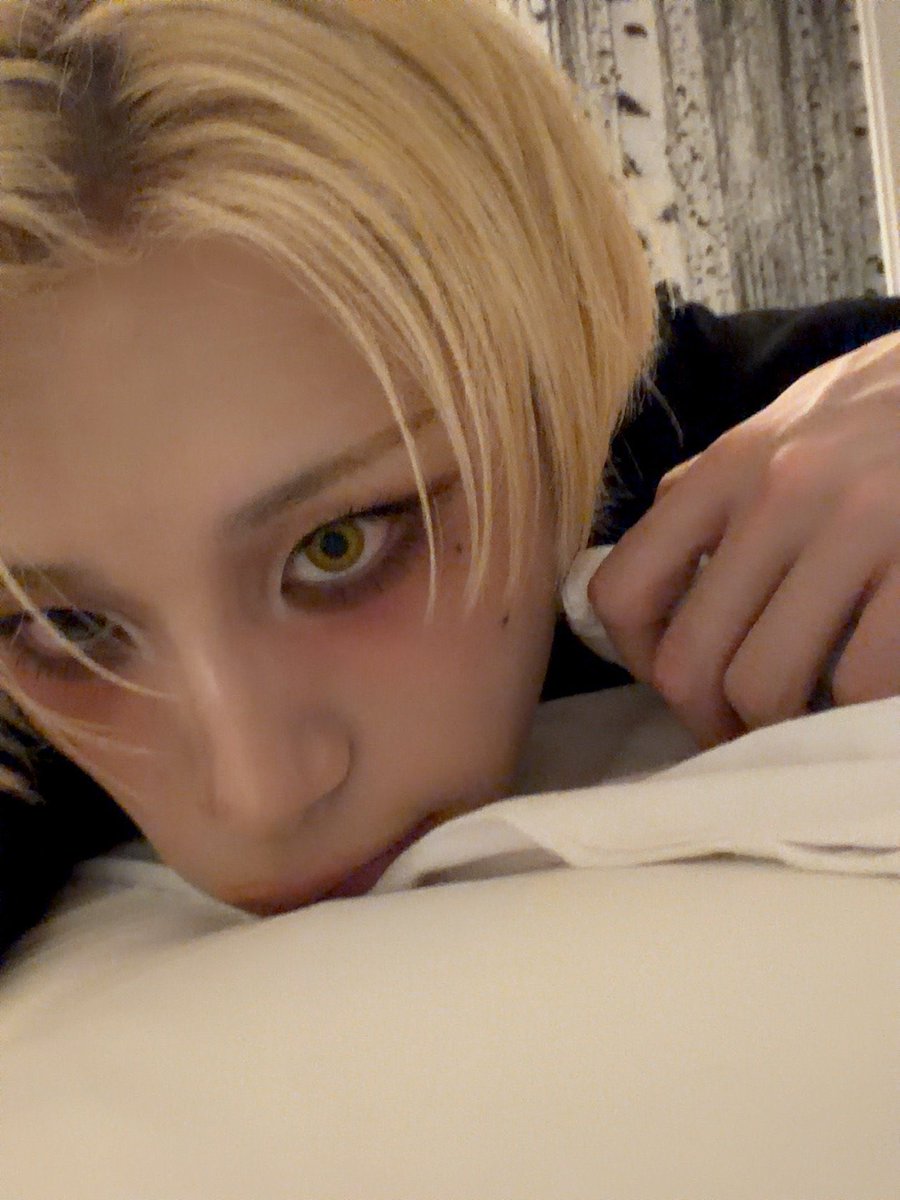 kharuvrs's tweet photo. gonna need her to stop with these bed pictures because i am NOT normal https://t.co/dlU28GMfp5