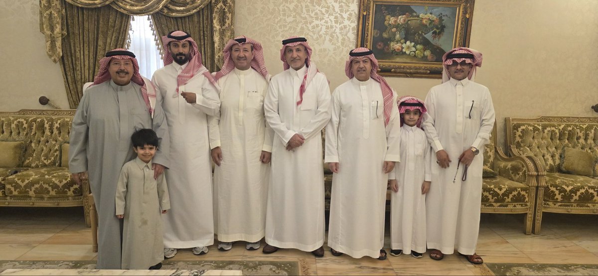 binnaheet's tweet photo. تشرفت اليوم بزيارة أخي الغالي علي بن حمري ابو فواز في منزله بمدينة الدمام وتلبية دعوته الكريمة 
@AliBinHamri  ، ولقاء أخي الغالي والمطور العقاري حامد بن حمري  أكرم وأنعم بهم من أسرة بيت كرم وشعر وتاريخ .. أكرمكم الله وكثر الله خيركم..
عبدالمحسن العطاوي ومحمد بن خضير الوهبي وخزمان الشهري سعدت بوجودهم