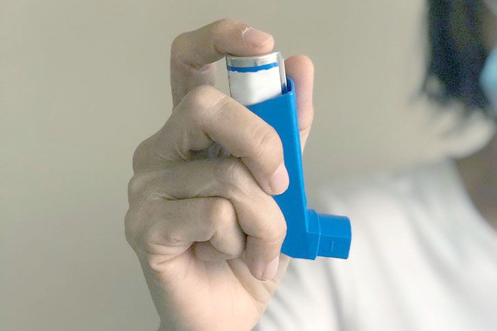 Respira_sano's tweet photo. ¿Has comenzado a utilizar in #inhalador? En la #EscuelaInhaladores de @QS_Pozuelo te resolvemos dudas frecuentes en el uso de esta clase de dispositivos https://t.co/LA3TgPhVuS https://t.co/RrEY6ayivJ