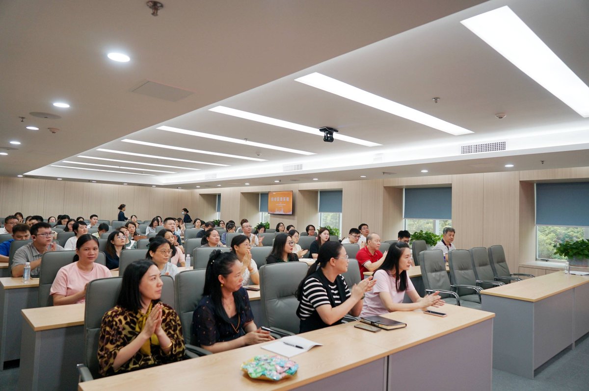 EdmondEpplbsb8's tweet photo. Just wrapped an amazing career development workshop on digital branding! Learned actionable tips to boost my online presence and connect better with industry peers. Grateful for the insightful speaker and engaged audience https://t.co/yo9eNfDxRF
