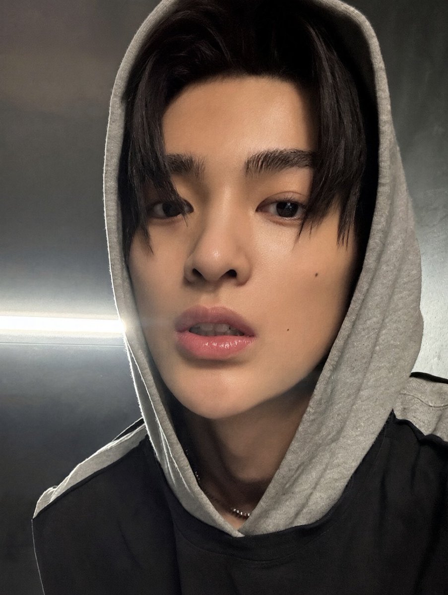 tetecoidezinha's tweet photo. THANK GOD you're not a photocard https://t.co/XVYvmpiW3M