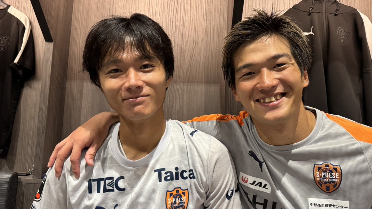 spulse_official's tweet photo. ▶ 📷𝗠𝗔𝗧𝗖𝗛𝗗𝗔𝗬｜𝙇𝙊𝘾𝙆𝙀𝙍 𝙍𝙊𝙊𝙈🔸🔶
試合後のロッカールームを撮って出し!!!!!📷
#spulse #ONEFAMILY #0929vs金沢 https://t.co/FWWjz5KUCr
