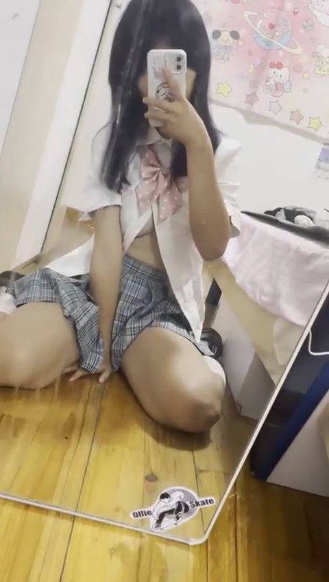 KatharineSe7's tweet photo. 原来我高中就这么骚了呀 #小狗日记 #女高 #反差 https://t.co/6XanLn5xkm