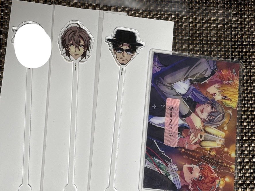 ponsuke_sk's tweet photo. 更新🔄
ヒプノシスマイク ヒプマイカフェ 9周年 9th
【譲】
缶バッジ：二郎※
マドラー：幻太郎、零
ブロマイド：十四※

【求】
同種 麻天狼🐺(寂雷、一二三、独歩)
・ブロマイド▶︎一二三、独歩のみ
・缶バッジ▶︎独歩のみ

郵送、横浜駅手渡し🙆‍♀️ https://t.co/caHMA0oUkw