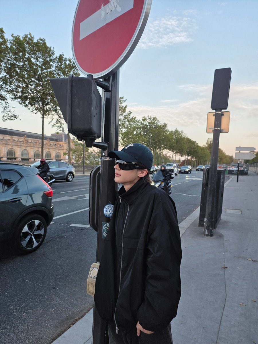 aauiiss's tweet photo. แอนตันมาลงรูป ใน ig ให้เพียบเลย 
Vibe ดีทุกรูป 

ANTON TO SAINT LAURENT PFW
#ANTONxSaintLaurentSS27
#ANTONxSaintLaurent 
#생로랑앤톤 @YSL https://t.co/PbvXPYDMzO