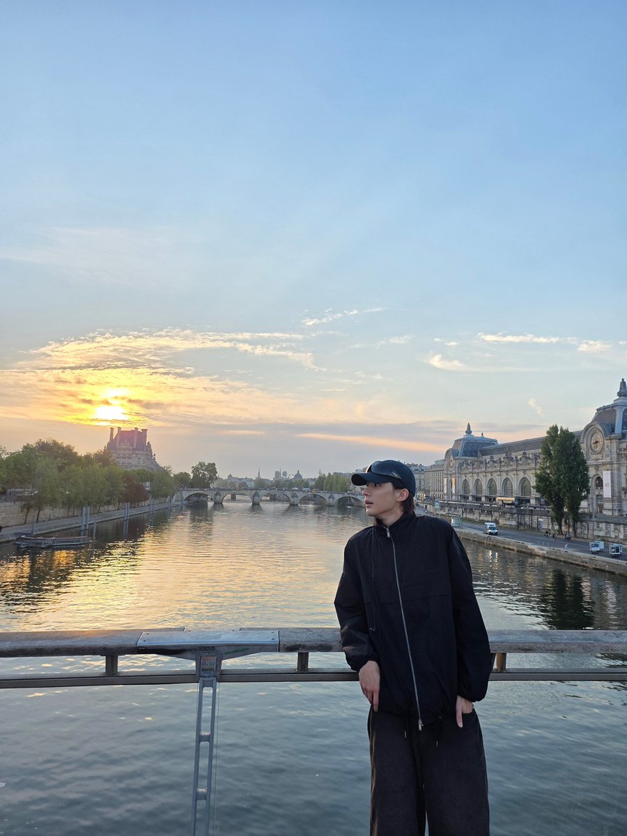 aauiiss's tweet photo. แอนตันมาลงรูป ใน ig ให้เพียบเลย 
Vibe ดีทุกรูป 

ANTON TO SAINT LAURENT PFW
#ANTONxSaintLaurentSS27
#ANTONxSaintLaurent 
#생로랑앤톤 @YSL https://t.co/PbvXPYDMzO