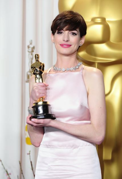 USACelebHub's tweet photo. 🎬 Who is Anne Hathaway?
Explore her biography, age, career, Oscar win, famous movies, net worth, awards and 2026 projects in our complete guide:

👉 https://t.co/ebBvUw3yO7

#AnneHathaway #AnneHathawayBiography #AnneHathawayMovies #usacelebhub https://t.co/87eH7r7osw