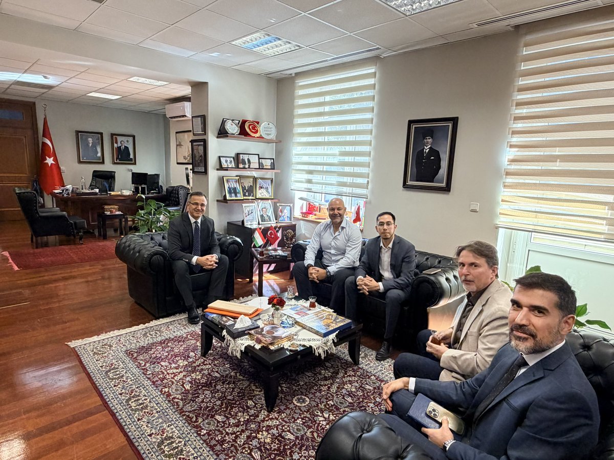 AcarUmut's tweet photo. Türkiye’nin en büyük otel işletme gruplarından River Rock başkanı Buğra Berberoğlu ve ekibini ağırladık. River Rock Aralık ayında açılacak Wyndham Duşanbe otelinin işletmesini üstlenecek. Duşanbe otelcilik sektörü, Türkiye’nin bu alandaki dünyaca ünlü tecrübesiyle tanışacak. 🇹🇷🇹🇯 https://t.co/Sazav0sMLU