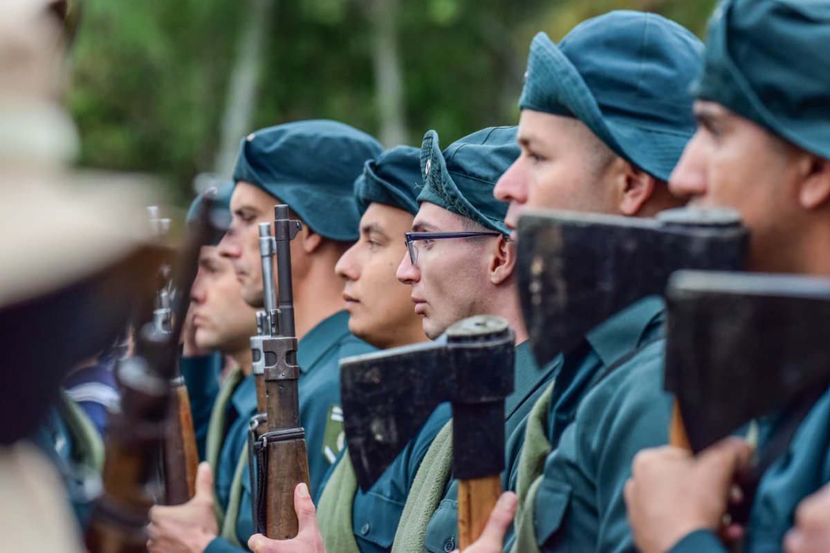 AllianaPedro's tweet photo. ¡Victoria en Boquerón!
Tras semanas de implacable combate, las tropas paraguayas toman el fortín, irguiendo nuestra bandera allí donde flameaba la de aquellos que pretendían ocupar nuestro bendito suelo. Su conquista salvó el Chaco entero. El valor de nuestros héroes lo logró, la sangre brava de sus hijos 
¡Viva el Paraguay!