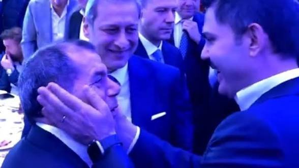 yFBurakk's tweet photo. @Eyllbrxc başkanın malum partiyi yalaya yalaya buraya kadar geldi sizin yirmi sene önce ne oldugunuzu herkes iyi biliyo hoca duasıyla kupa kazanırsın rakip takım başkanları şampiyonluk kutlamana gelir er ya da geç bu dünya da ya da öbür dünyada bunun bedelini ödeyeceksiniz https://t.co/oNcg9PIOu2