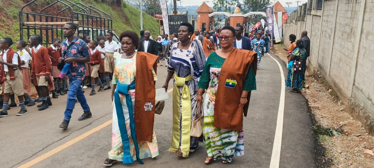 1005kgr's tweet photo. A team from Obusinga Bwa Rwenzururu, led by the Kingdom Prime Minister, Rt. Hon. Benson Kule Baritazale, arrived at the Karuziika Palace in Fort Portal to attend the coronation of the new @ObukamaBwaTooro King Edward Rukidi Nyabongo I.
#KGRupdates https://t.co/zbsHgwtxWx