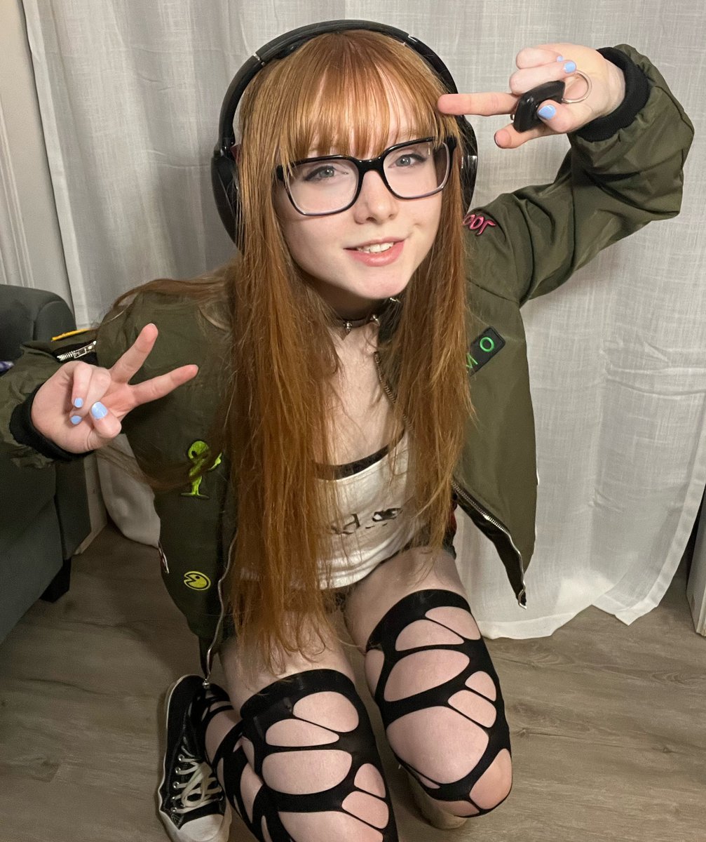 widecatface's tweet photo. Dancing in Starlight Futaba cosplay!
Whats your fav p5d track? Mine is none of them! https://t.co/hna3JJWiAd