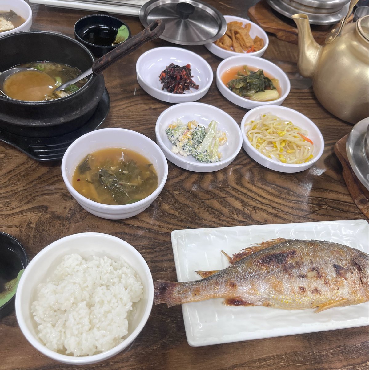 lily_study03's tweet photo. ２日目

8:30 鍾路で朝食
9:30 ソ・ドホ展整理券待ち
10:00 ソ・ドホ展
11:20 韓服レンタル
12:20 景福宮
12:45 カフェで休憩
14:00 南山韓屋村で螺鈿工芸
15:00 忠武路で昼食
16:00 アイパークモール
17:00 AMORE龍山カスタムリップ
18:00 オソルロックでお茶
19:00 ワンシムニダイソー
20:00 聖水
↓ https://t.co/lbFJjCMQ9V