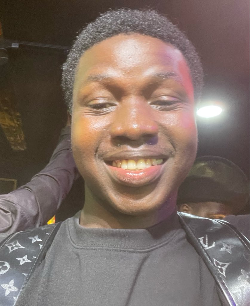 D_famousboi5's tweet photo. As I nor Dey see my self for anybody circle so I just like am na small small person take Dey join cult 😂😂😭😭 https://t.co/1NxXbHk7ET