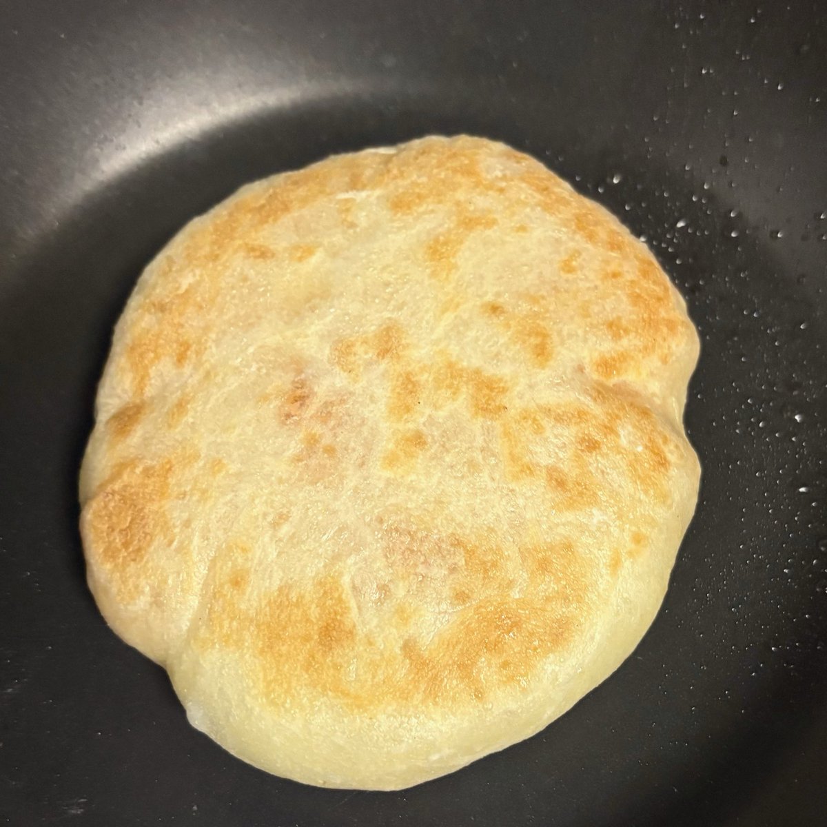 ando_udo's tweet photo. 明太チーズナンもちもちで上手く焼けた〜✌︎
https://t.co/4Ip1gRTPEr
でも単体だとめちゃめちゃしょっぱい😄
残りの分は明日カレーと一緒に食べる。 https://t.co/gcUHj6kcsR
