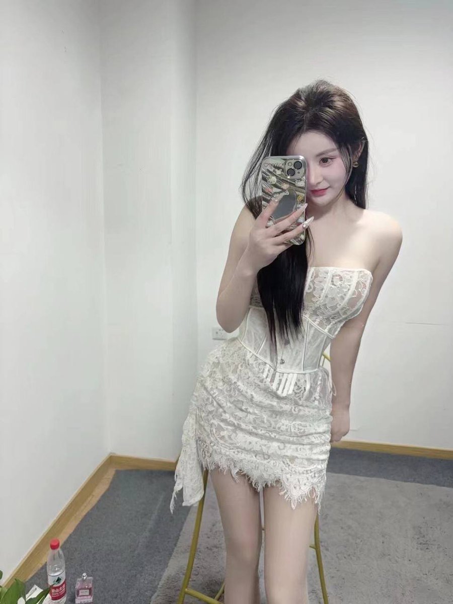 sacieth's tweet photo. 广州女王

身高168 体重100 脚码37

入圈3年，明媚气质大女主，擅长走心精神控制、温柔诱惑式调教

喜欢看你胆怯的眼神和畏畏缩缩的颤抖的身躯。喜欢控制你的全部思想。直到身心全部变成我的狗、彻底支配玩弄你。

可圈可普可空降。喜圣水，喜走心的恋足。喜欢听话的m，黄金需要预约有缘人 https://t.co/kJs3h8oKNv
