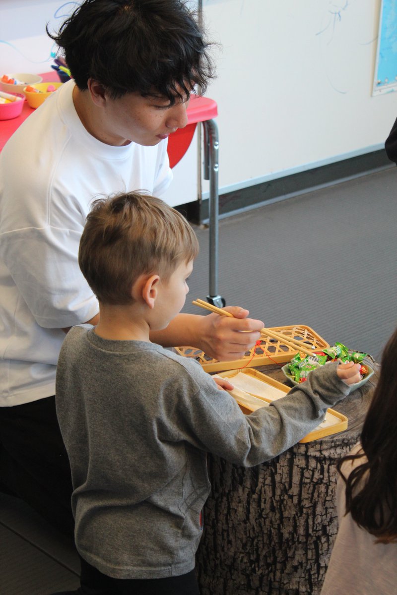 UWInternational's tweet photo. Day 1 of International Education Week ended with Children's International Story Hour (CISH) at Pinney Library! Young learners explored Chinese culture, tested their chopstick skills, and enjoyed a reading of "Paper Son: The Inspiring Story of Tyrus Wong, Immigrant and Artist." https://t.co/xLAOxLeTrt