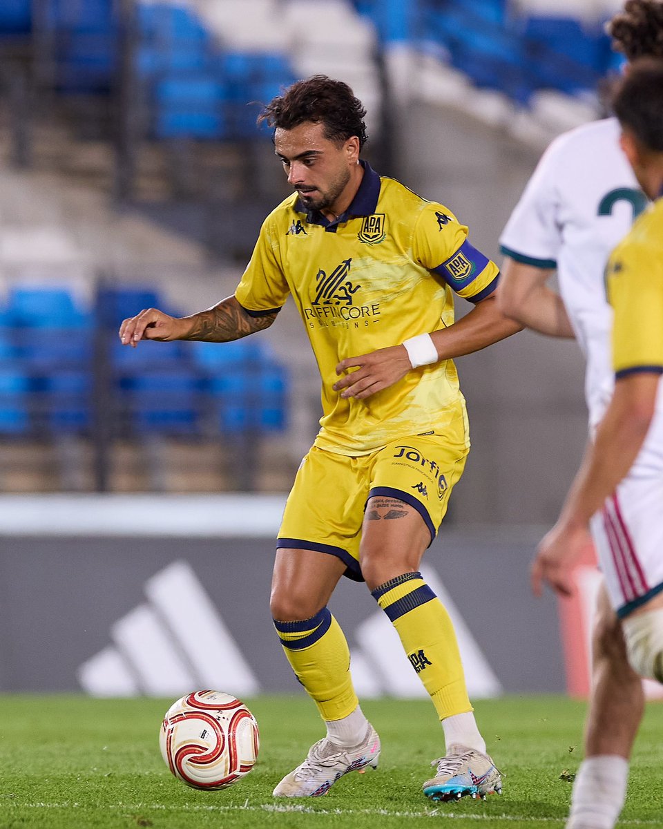 alexJota12's tweet photo. 🟡 Con su gol ante el Castilla, Esteban Aparicio ha entrado en el 𝐭𝐨𝐩 🔟 de goleadores de siempre en el Alcorcón con 2⃣0⃣ tantos

⚽️ Ha igualado en la tabla a dos ilustres: David Sanz y el eterno Rubén Sanz

🔜 Está a solo un gol de Vladys

🎩 ¡Enorme, Torero! @AparicioEst https://t.co/YXqXf3ZnKP