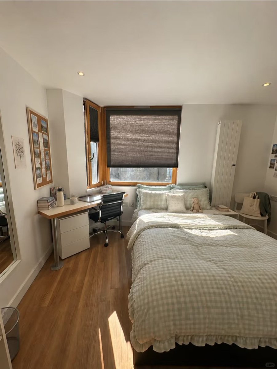 skyecorner96's tweet photo. my room https://t.co/JIrHhF5YJH