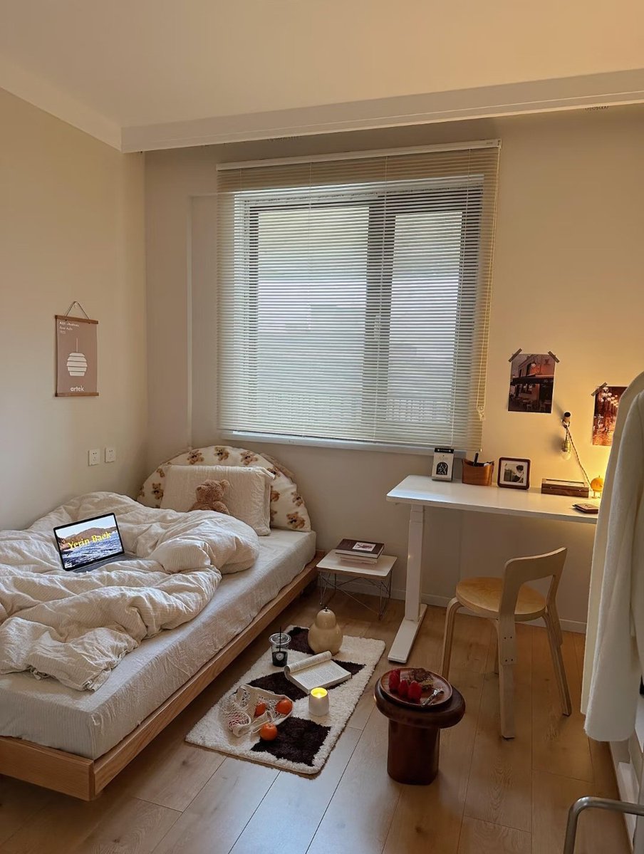 cozyeras's tweet photo. just me, my books, and a room full of comfort 🧸✨ https://t.co/lL35ZXU73g